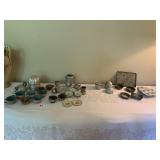 TIN AND ALUMINUM CHILDRENï¿½S PLAY SET PLATES,