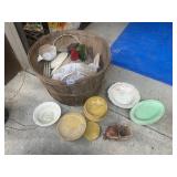 BASKET W/ PLASTIC DISHES