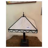 TIFFANY STYLE TABLE LAMP