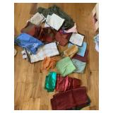 PLACEMATS AND TABLECLOTHS