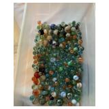 LARGE GROUP OF MARBLES
