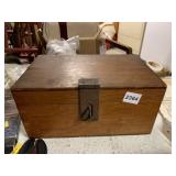 WOOD BOX W/ LATCH AND KNIVES