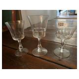 8 RED WINE 8 WHITE WINE GLASSES