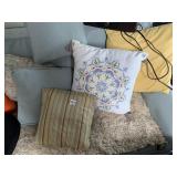 GROUP OF DECORATIVE PILLOWS