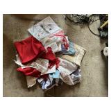 ASSORTED KITCHEN TOWELS