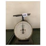 UNIVERSAL HOUSEHOLD SCALE VINTAGE