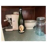 COFFEE MAKER BEVERAGE BREWER TOAD HOLLOW BOTTLE