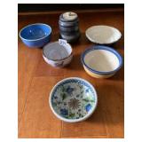 STONEWARE JAR 1976 TR ON BASE, POTTERY BOWLS BIRD