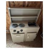 CHILDRENï¿½S PLAY KITCHEN