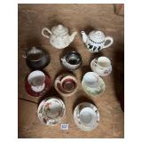 2 TEA POTS 8 CUPS AND SAUCERS BAVARIA CHINA