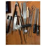 LONG REACH TONGS PIZZA CUTTER