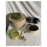 VINTAGE HATS AND HEAD PIECES IN HAT BOX