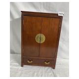 BOMBAY COMPANY 12X18X7 WOODEN CD HOLDER TO LOOK