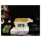 POP CULTURE T SHIRTS INCLUDING ANIME, SZ L