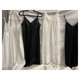 SLIPS BLACK AND WHITE