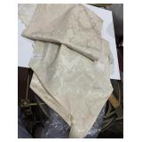 ASSORTED LINENS AND RUNNER SET