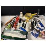 KITCHEN UTENSILS, KNIFE SHARPENERS WITH EXTRA