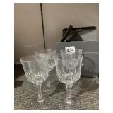 4 WINE GLASSES