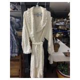 LUXURIOUS VICTORIAS SECRET IVORY BATHROBE WITH