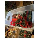 TOTE FILLED WITH HOLIDAY Dï¿½COR