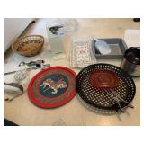 MINI CROCK POT, ELECTRIC KNIFE, CUISINART CAN