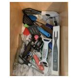 KNIVES, KITCHEN UTENSILS