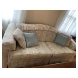 FLEX STEEL SOFA W/ ACCENT PILLOWS