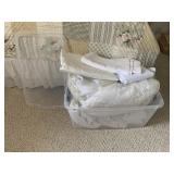 BLANKETS IN STERLITE TOTE