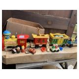 FISHER PRICE TRAIN W/ ANIMALS