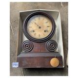 MANTLE CLOCK W/ WOOD CASE