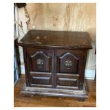 2 DOOR MINI BAR WITH INTERIOR