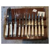 SHEFFIELD REGENT WHITE HANDLED CARVING AND STEAK