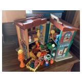 SESAME STREET BLDG. W/ LITTLE PEOPLE