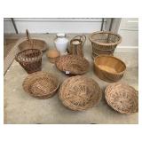 LARGE LOT OF VARIOUS SIZE BASKETS
