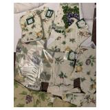 PFALTZGRAFF NEW OVEN MITTS, CLOTH, RUNNER,