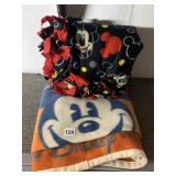 DISNEY WORLD MICKEY BLANKET AND KNOTTED FLEECE