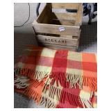 BECCARI WOOD CRATE AND SOFT BLANKET