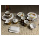 SET OF IMPERIAL CHINA, SERVICE FOR 8 PLUS 2 ROUND