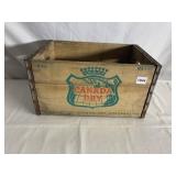 CANADA DRY WOOD CRATE W/ MEDAL EDGE