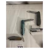 4 OUTDOOR SURVIVAL KNIVES