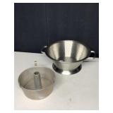 MIRRO ALUMINUM BUNDT PAN, VERY LARGE COLLANDER