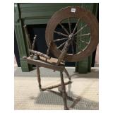 SPINNING WHEEL ANTIQUE ONE PC. NEEDS GLUED