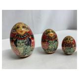 INFANT PRAGUE FIGURE UNDER GLASS AND 2 DOLLS