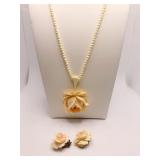 CARVED ROSE CENTER NECKLACE W/ SCREW CLOSURE 16"