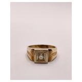 14K DIAMOND RING SZ. 10 W/ SQUARE DESIGN AND