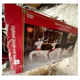 LIGHT UP REINDEER DISPLAY