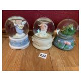 3 SNOW GLOBES