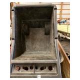 BLACK PLASTIC PUSH YARD CART