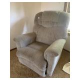 LAZYBOY RECLINER CLEAN CONDITION 38" W X 31" D