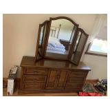 DRESSER W/ TRI-FOLD MIRROR